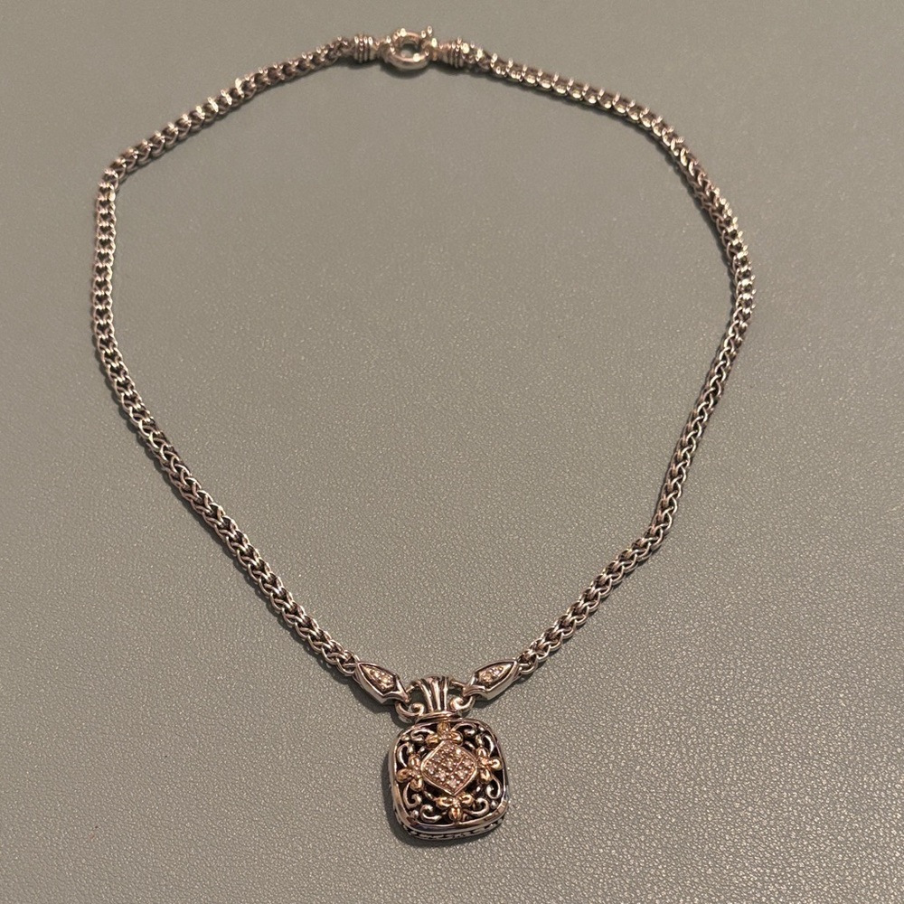 Elegant Silver Pendant Necklace